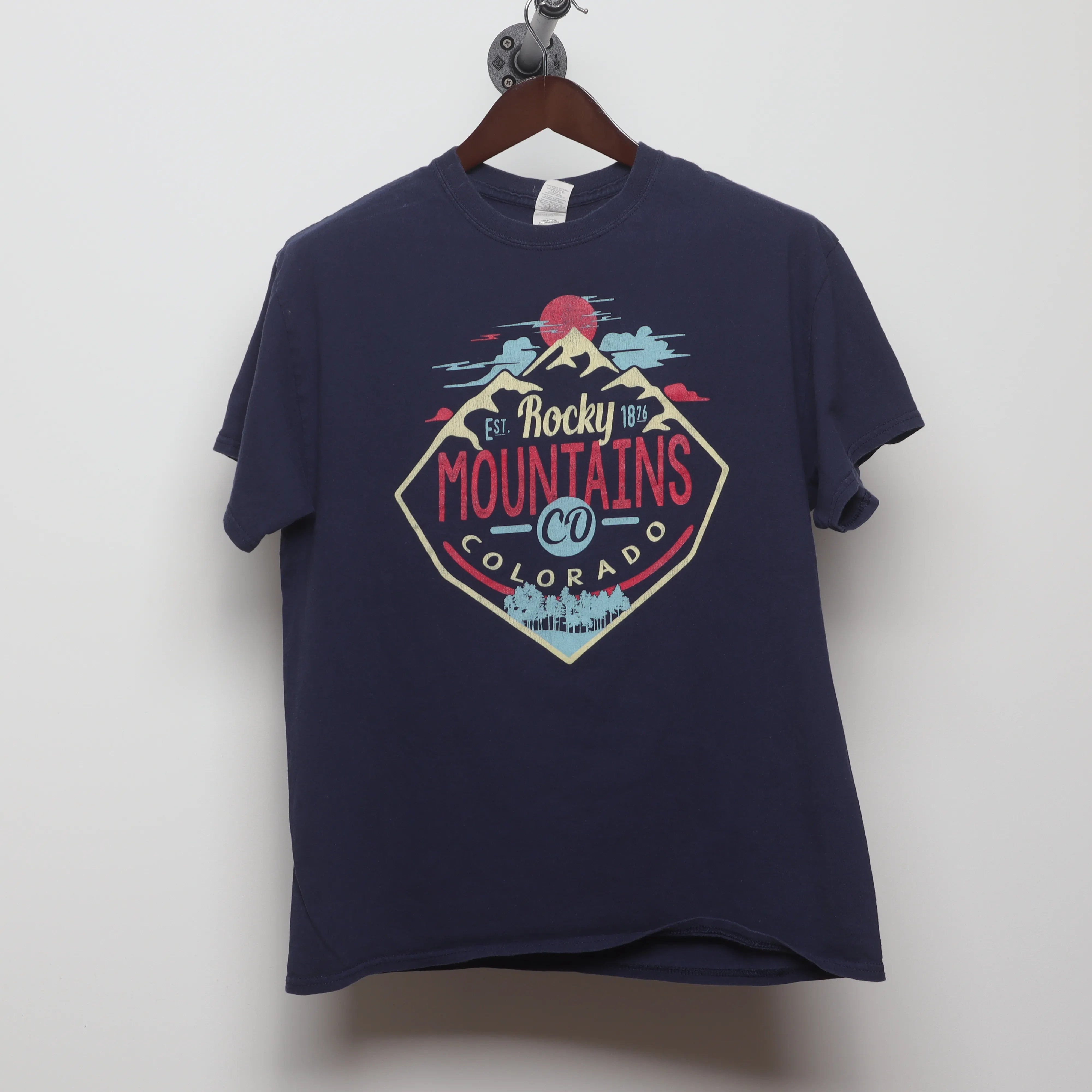 Front view of Vintage Style Rocky Mountains Souvenir T-Shirt M