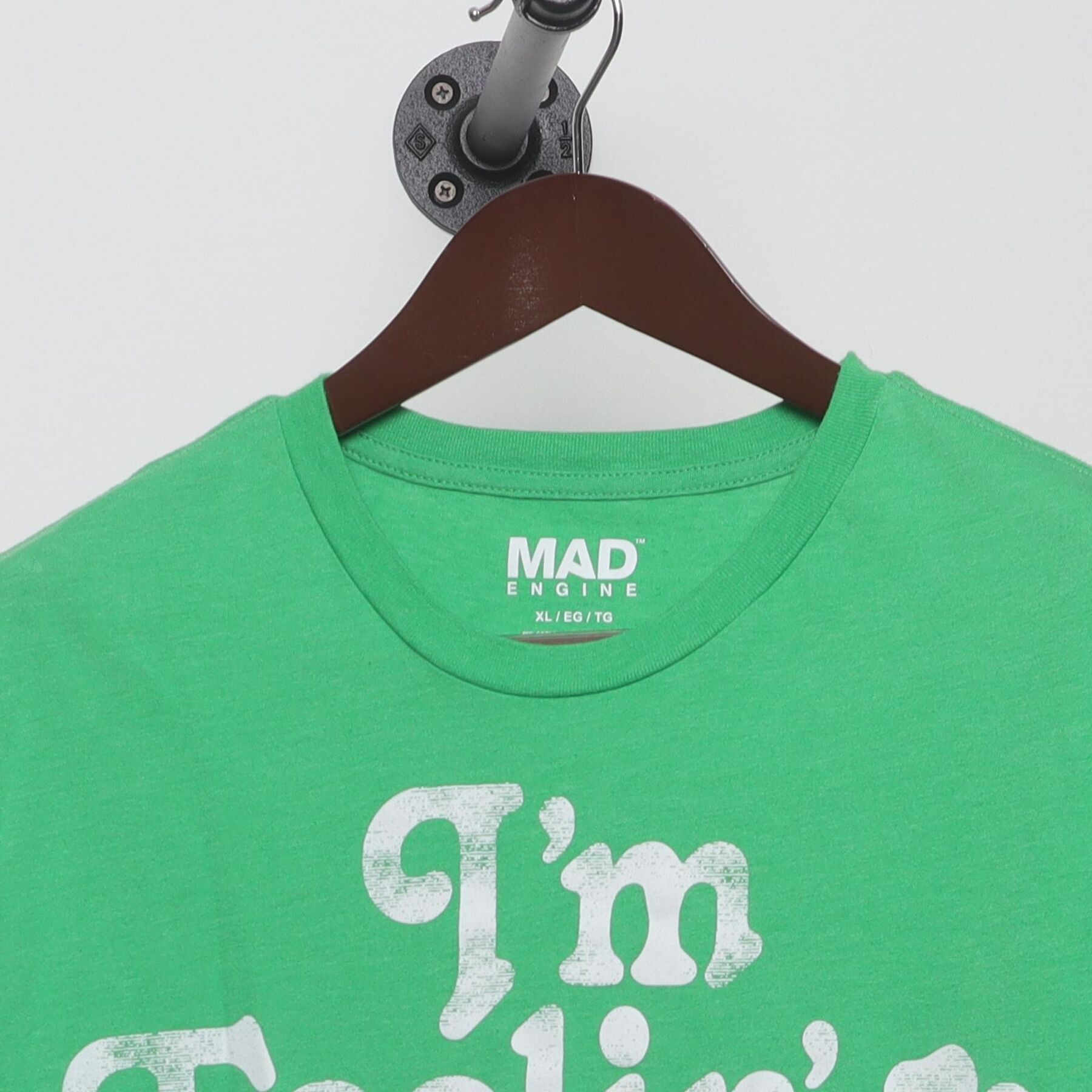 Close-up of the collar and tag on the Vintage Y2K Mad Engine "I'm Feelin' Lucky" T-Shirt - L