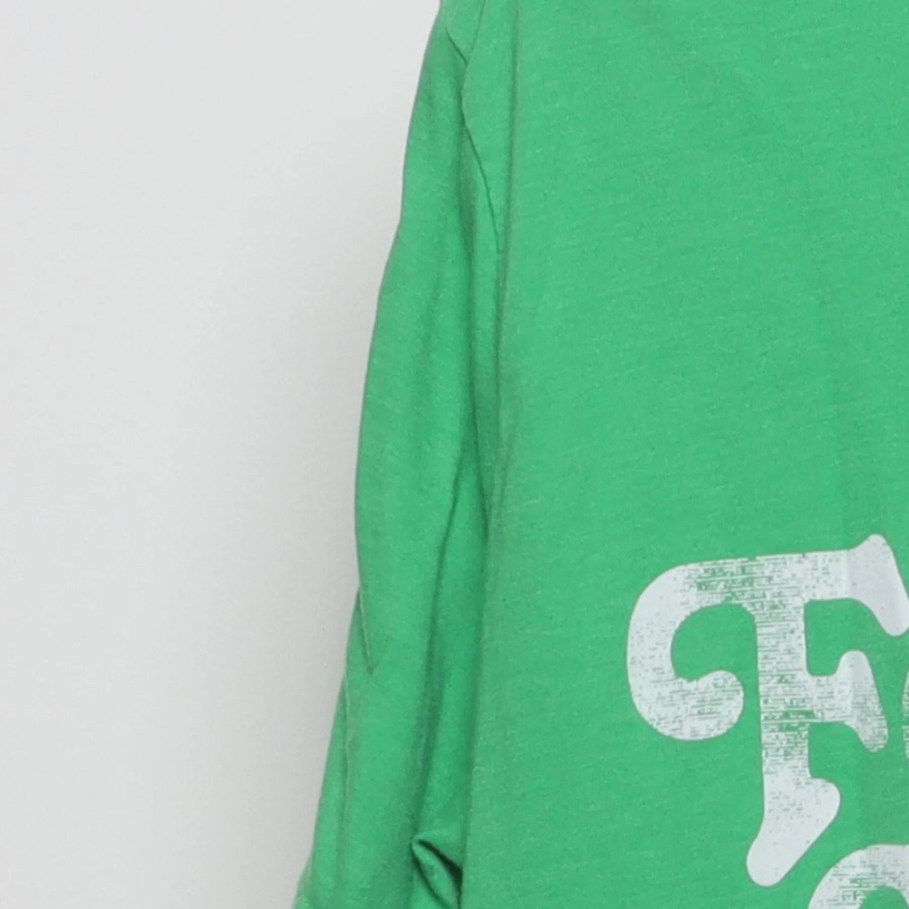 Close-up of the Left sleeve on the Vintage Y2K Mad Engine "I'm Feelin' Lucky" T-Shirt - L