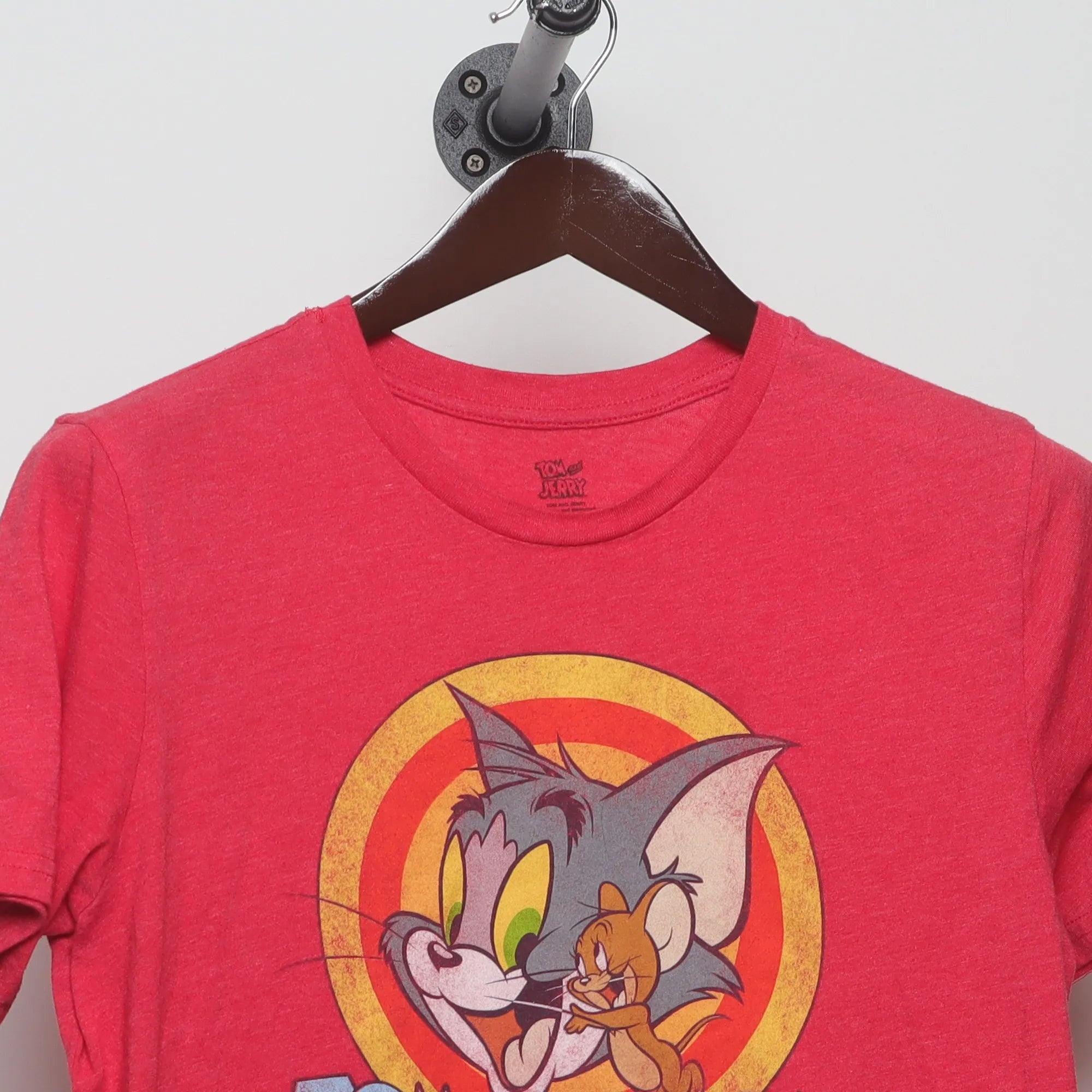 Close-up of the collar and tag on the Vintage Style Tom and Jerry Cartoon T-Shirt M