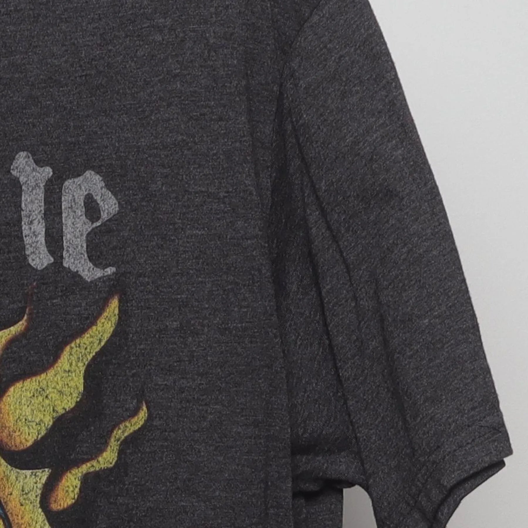 Close-up of the Right sleeve on the Vintage Y2K Sublime "40oz. to Freedom Sun" T-Shirt - M