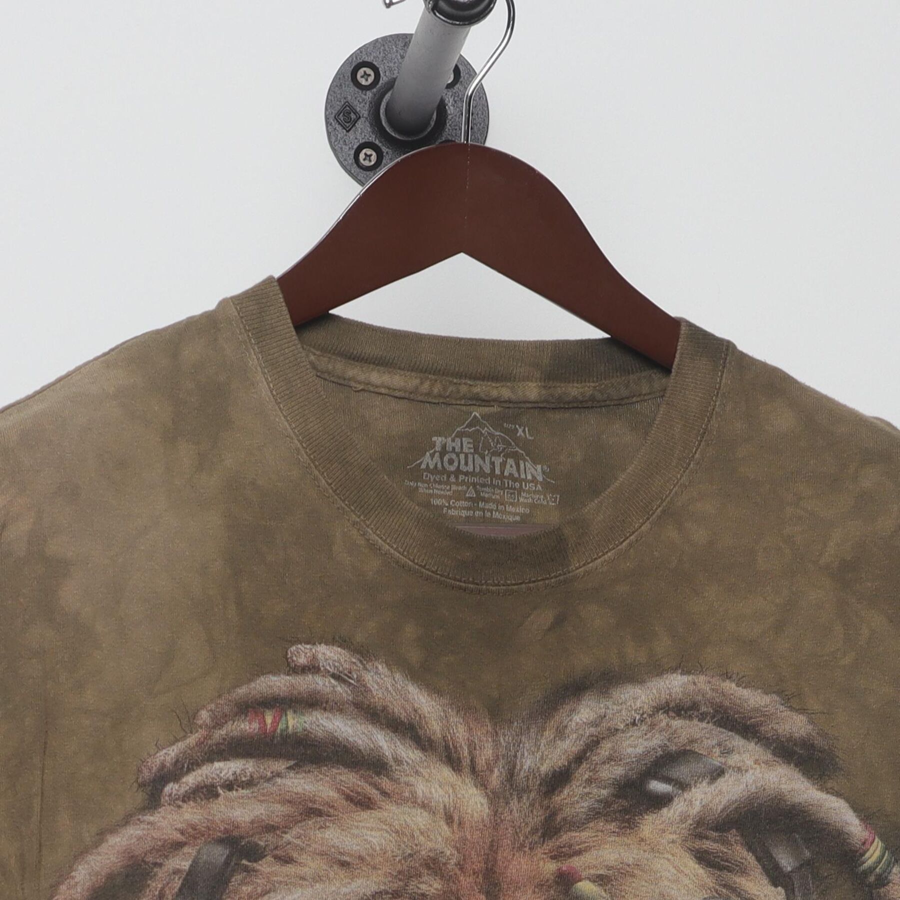 Close-up of the collar and tag on the Vintage Y2K The Mountain "Reggae Lion" T-Shirt - XL