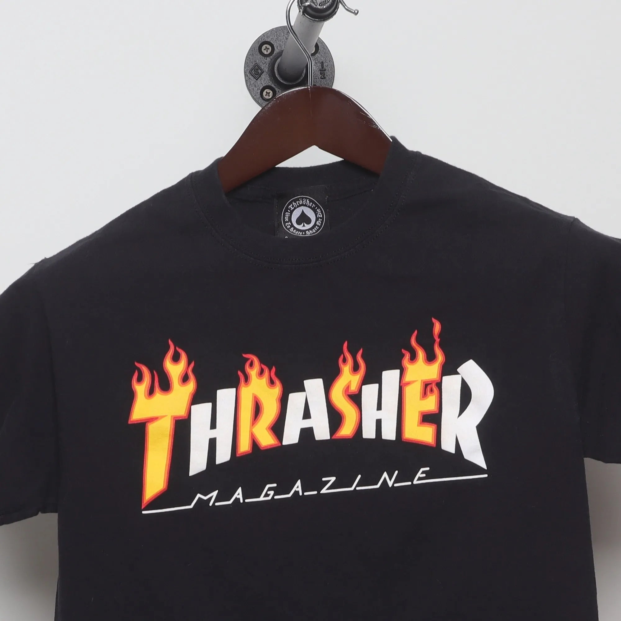 Close-up of the collar and tag on the Vintage Thrasher Flame Logo Skate T-Shirt S