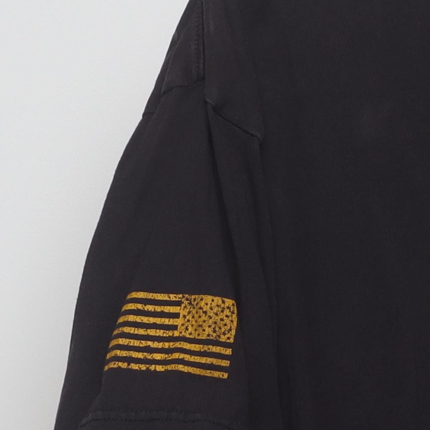 Close-up of the Left sleeve on the Vintage Y2K U.S. Army "Army Star Logo" T-Shirt - L