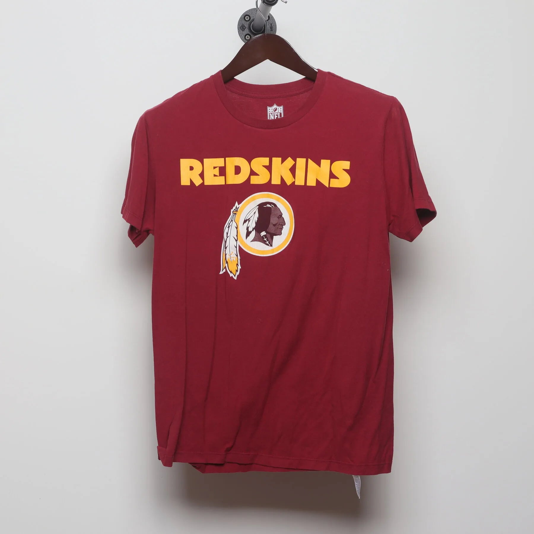 Front view of Vintage Y2K Washington Redskins "NFL Football Logo" T-Shirt - M