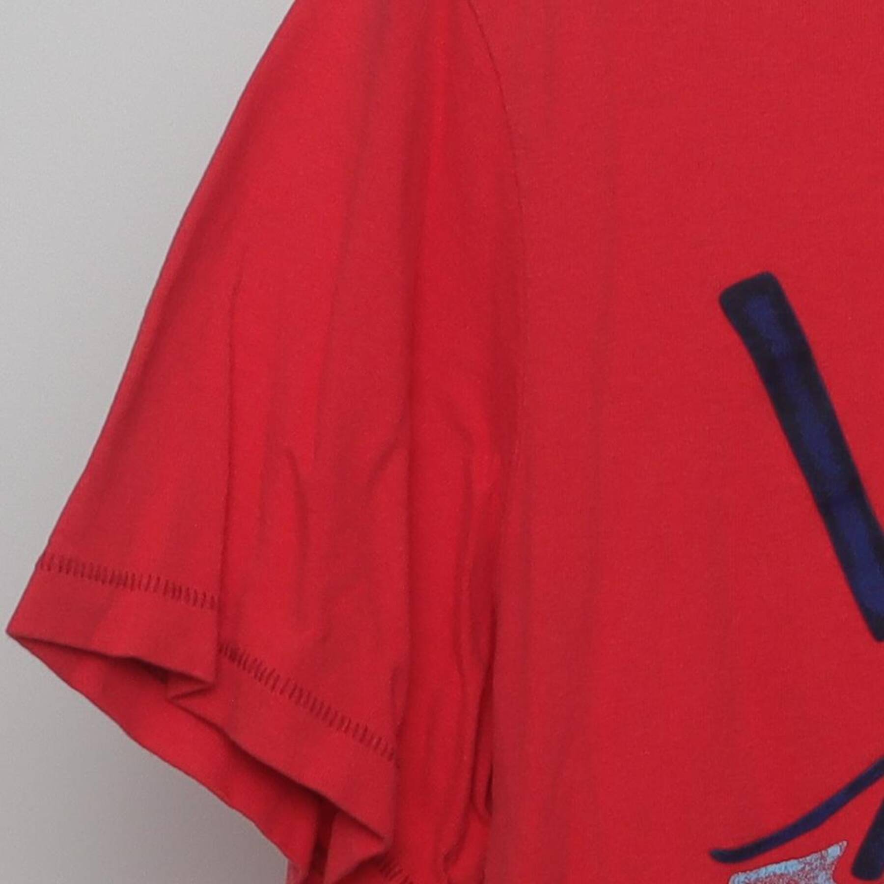 Close-up of the Left sleeve on the Vintage Y2K Aéropostale "Waves, Rays, and Cali Days" Surfer Graphic T-Shirt