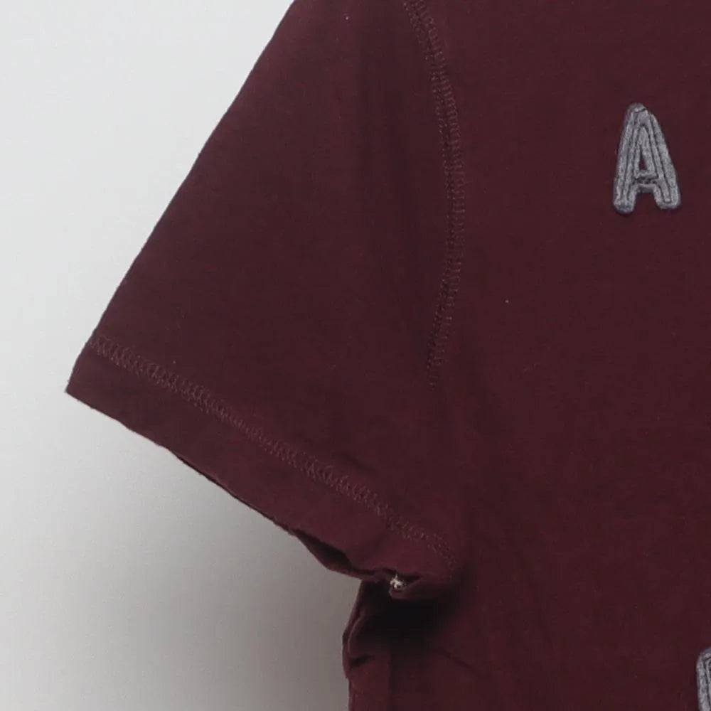 Close-up of the sleeve on the Vintage Y2K American Eagle Outfitters "Classic Logo" T-Shirt - M