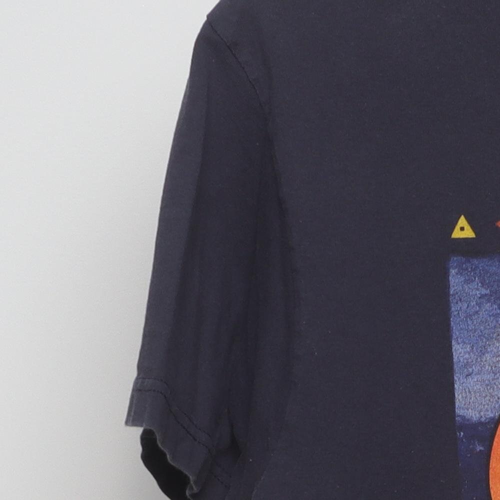 Close-up of the sleeve on the Vintage Y2K Anvil "Celestial Sun & Moon" T-Shirt - L