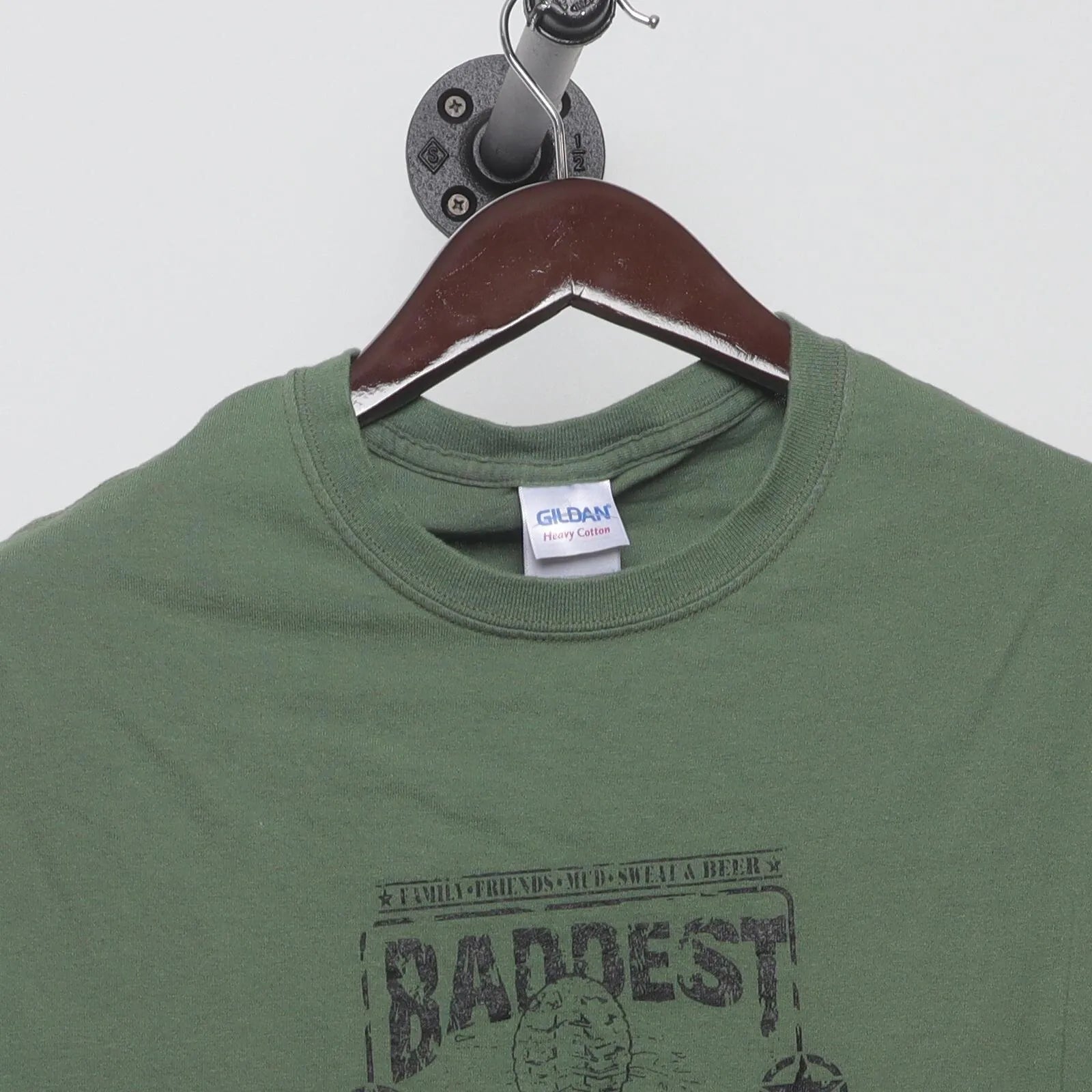 Close-up of the collar and tag on the Vintage Y2K Baddest Mudrun "Welcome to the Badlands" T-Shirt - XL