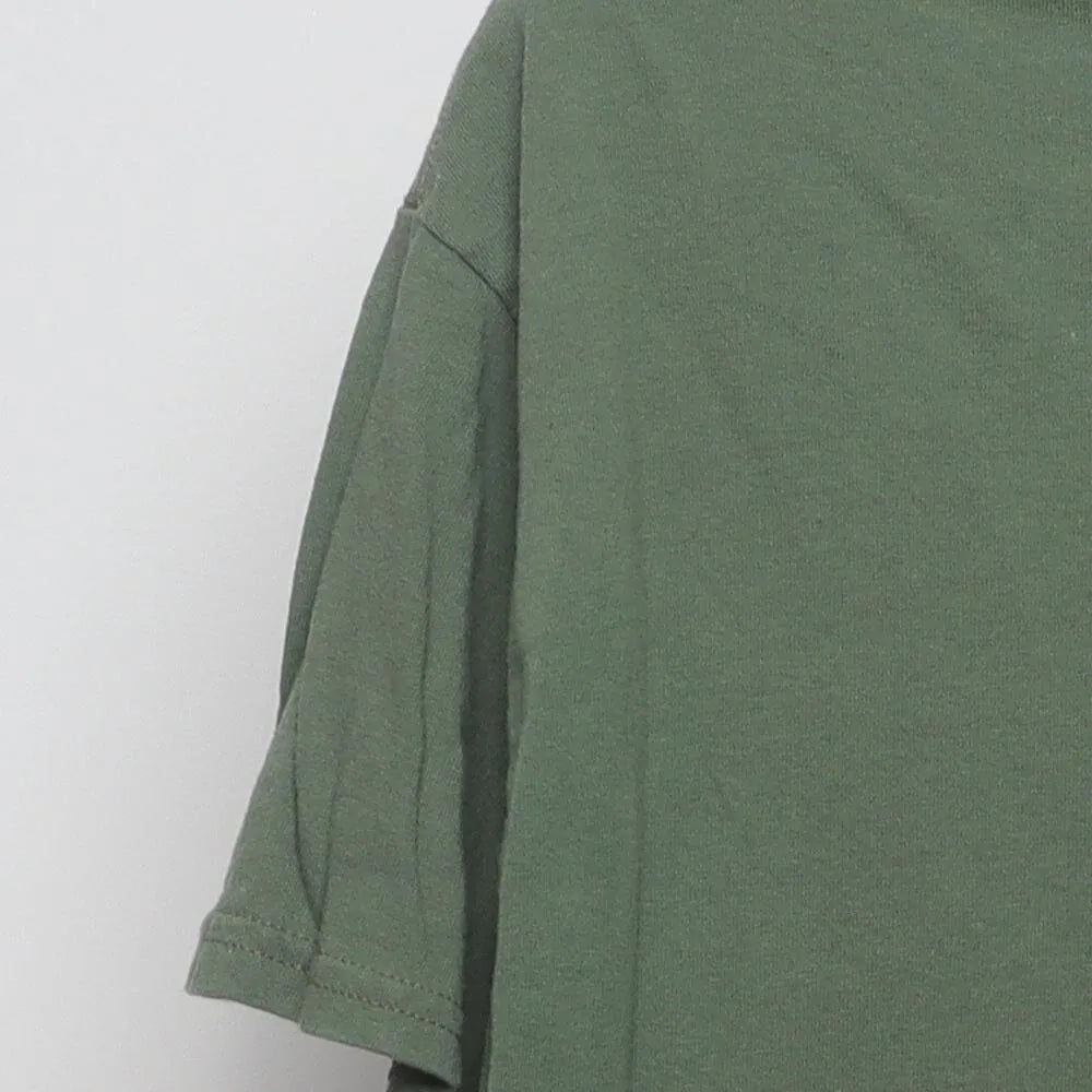 Close-up of the sleeve on the Vintage Y2K Baddest Mudrun "Welcome to the Badlands" T-Shirt - XL