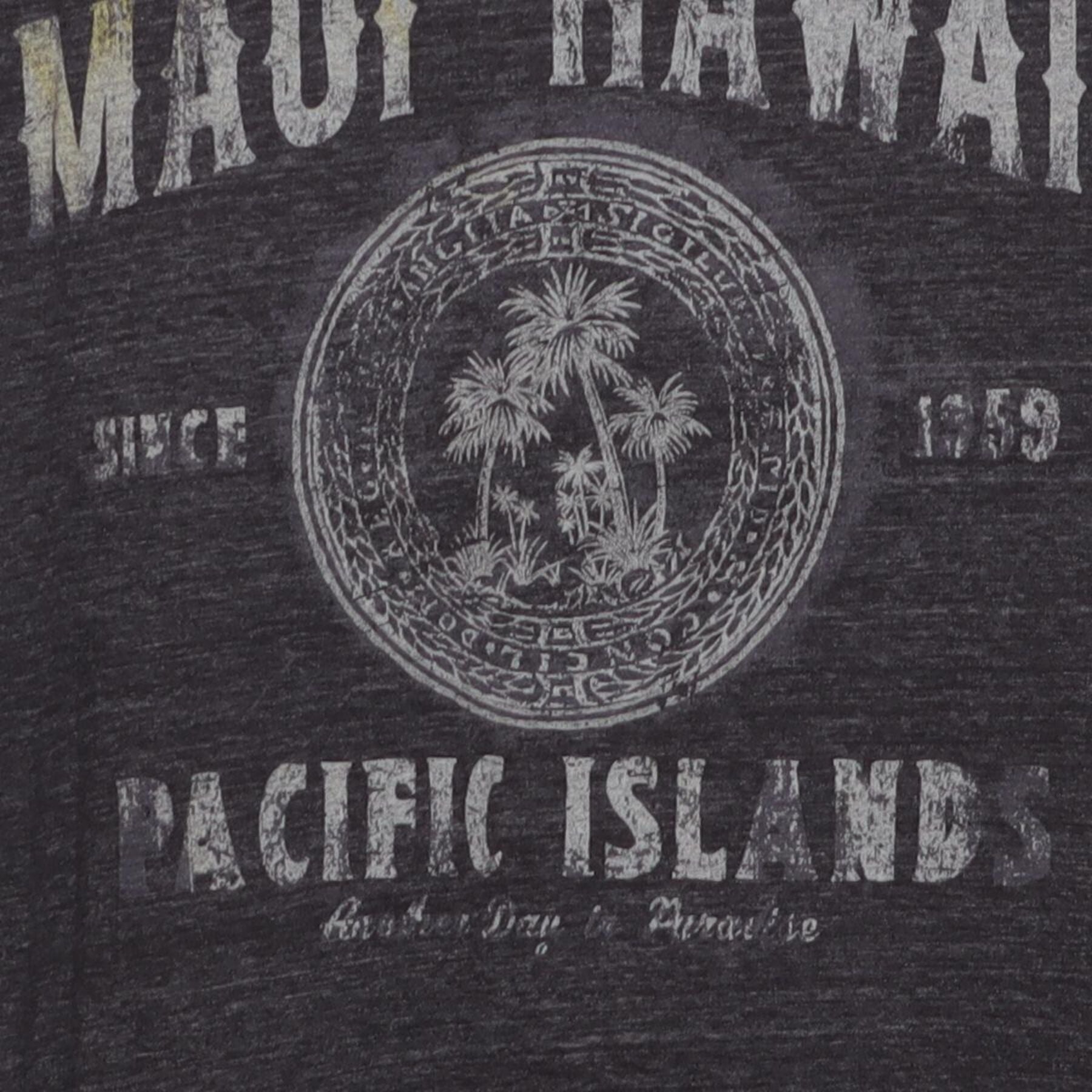 Close-up of the main graphic on the Vintage Y2K Maui Hawaii "Pacific Islands" T-Shirt - S