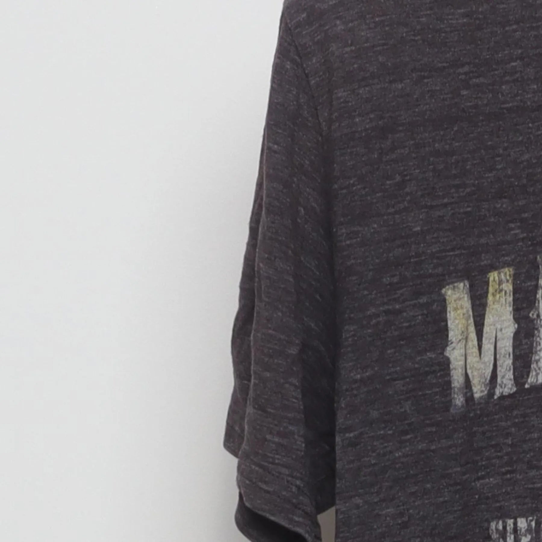 Close-up of the Left sleeve on the Vintage Y2K Maui Hawaii "Pacific Islands" T-Shirt - S