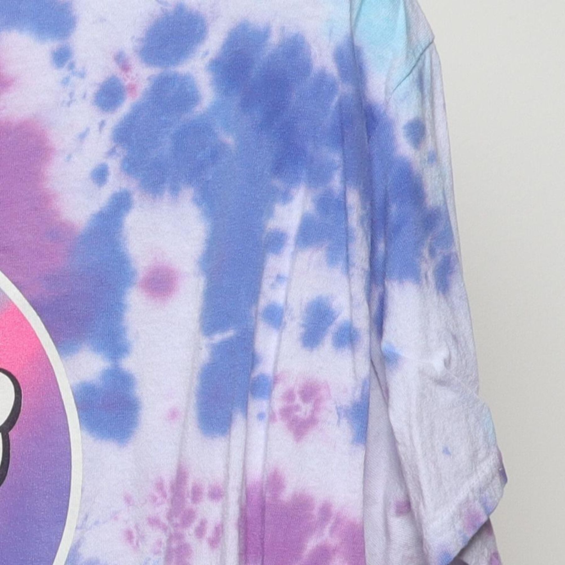 Close-up of the single stitch sleeve on the Vintage Y2K Buc-ee's "Take Me To Buc-ee's Road Trip" T-Shirt - XL