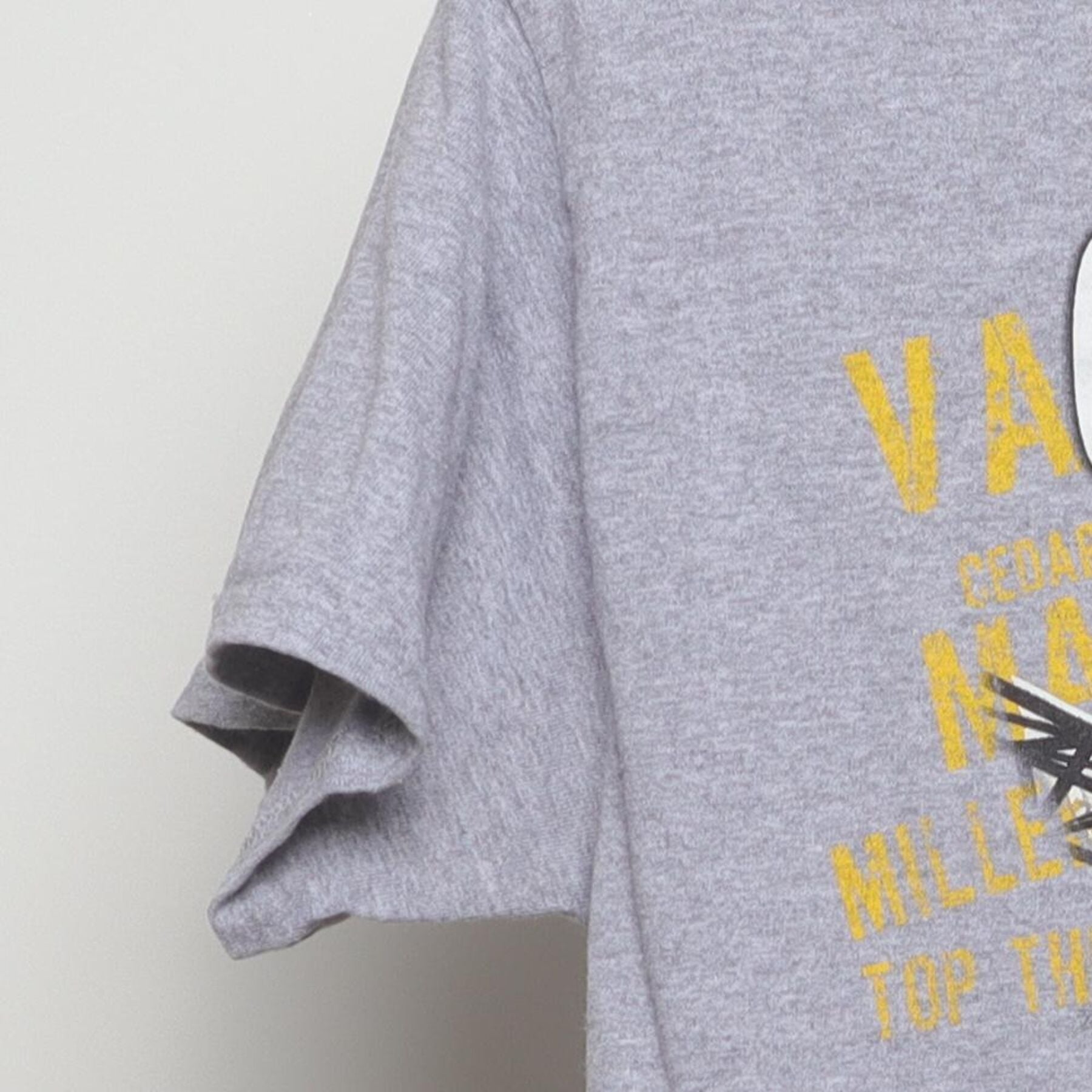 Close-up of the Left sleeve on the Vintage Y2K Cedar Point "Top Thrill Dragster Coaster Fanatic" T-Shirt - S
