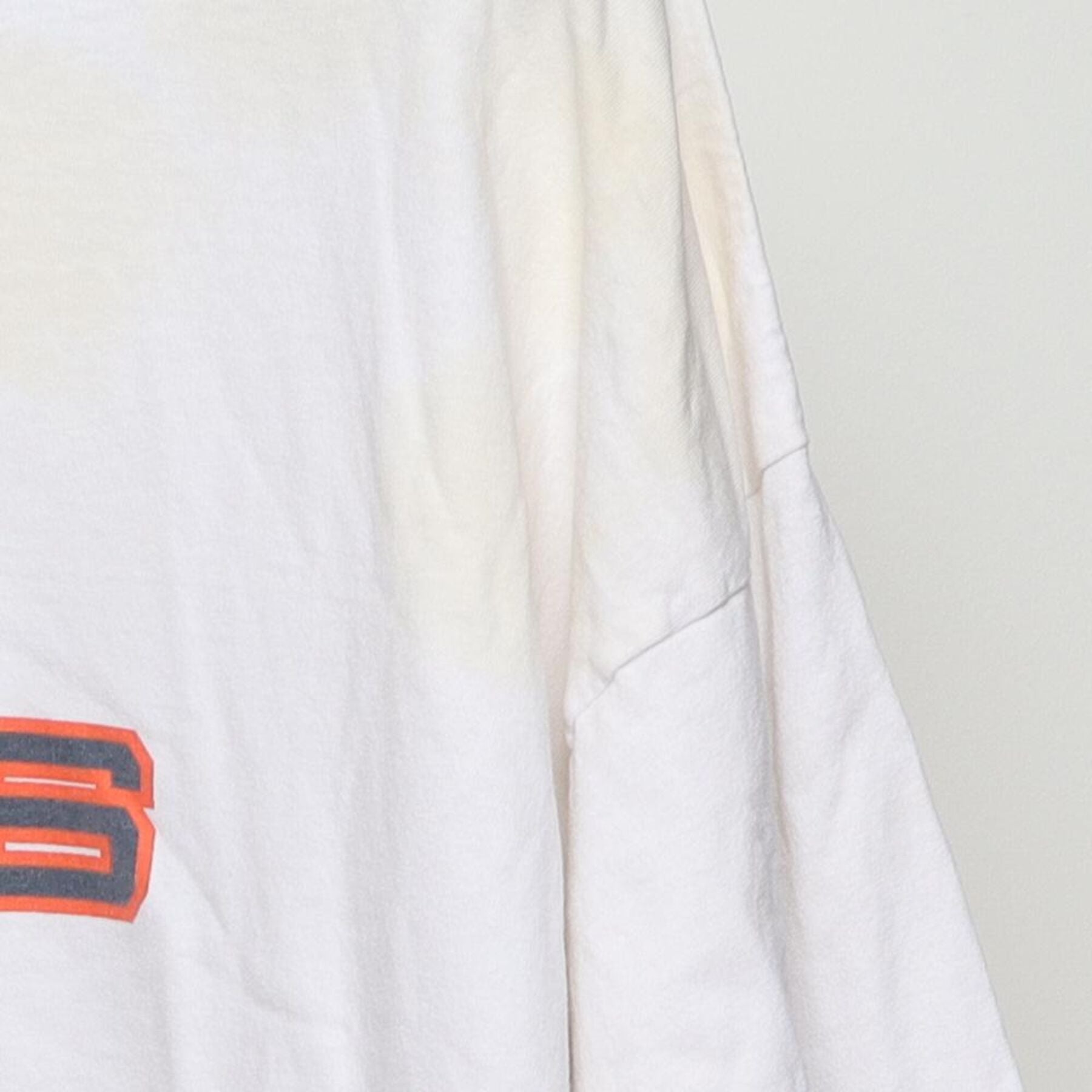 Close-up of the Right sleeve on the Vintage Y2K Chicago Bears "Bears Football" T-Shirt - XXL