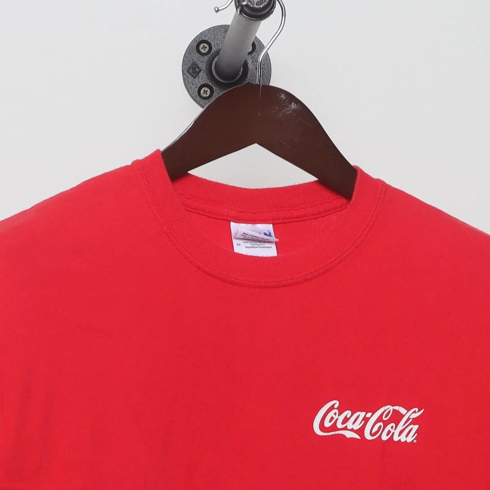 Close-up of the collar and tag on the Vintage Y2K Coca-Cola "Classic Script Logo" T-Shirt - M