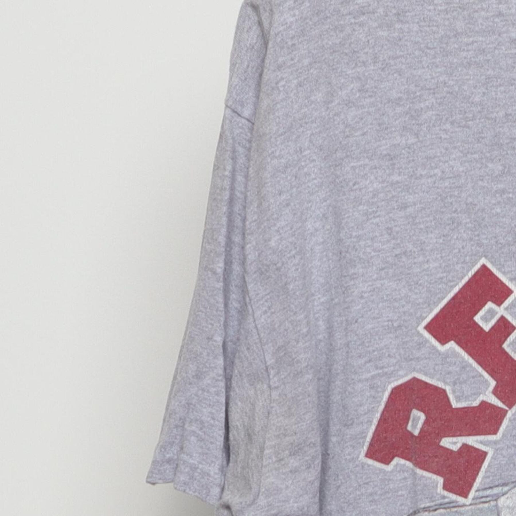Close-up of the single stitch sleeve on the Vintage Y2K Duck Dynasty "Redneck of the Year" T-Shirt - L