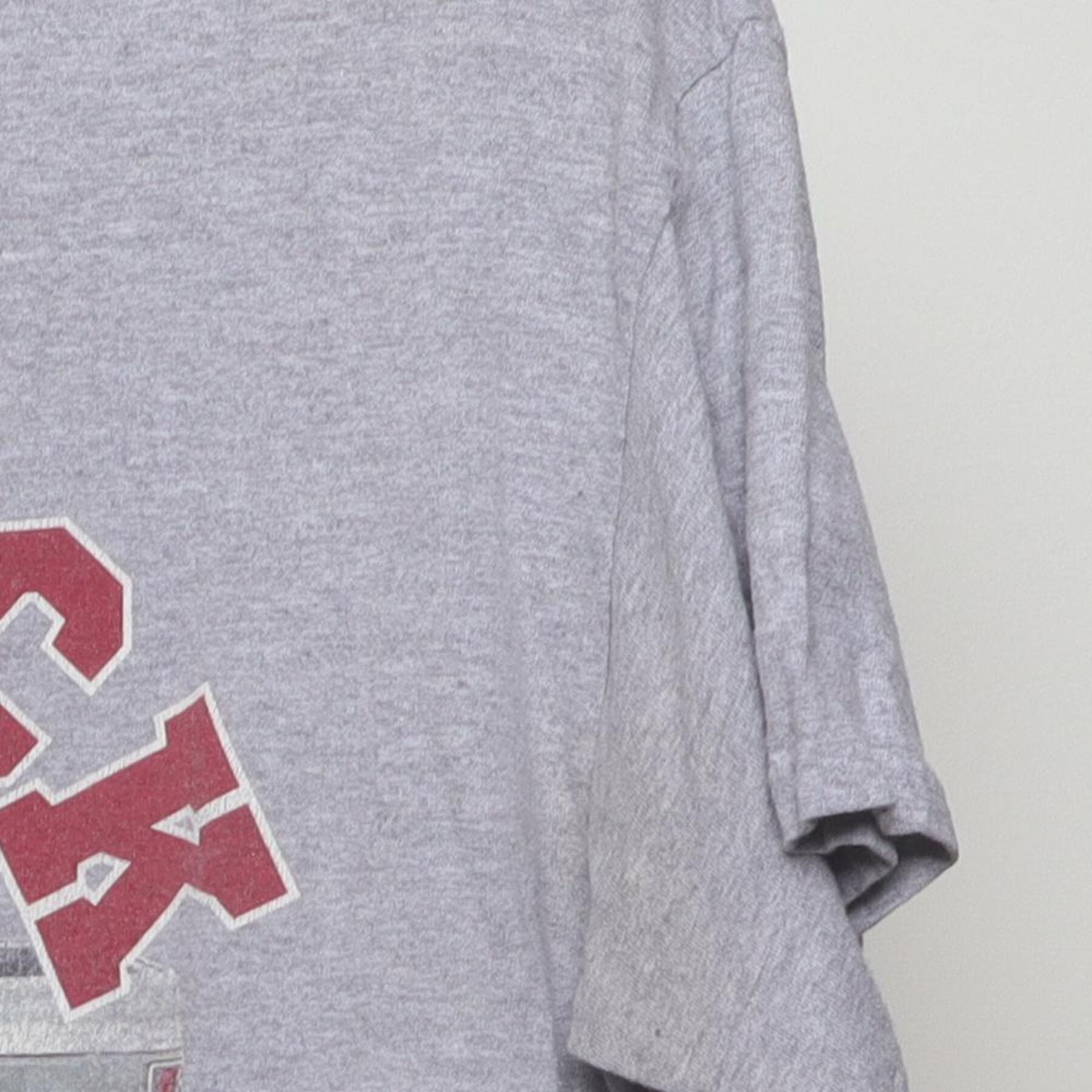 Close-up of the single stitch sleeve on the Vintage Y2K Duck Dynasty "Redneck of the Year" T-Shirt - L