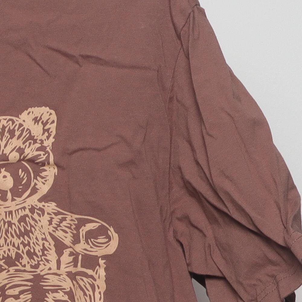 Close-up of the sleeve on the Vintage Y2K Graphic "Teddy Bear Pile" T-Shirt - L