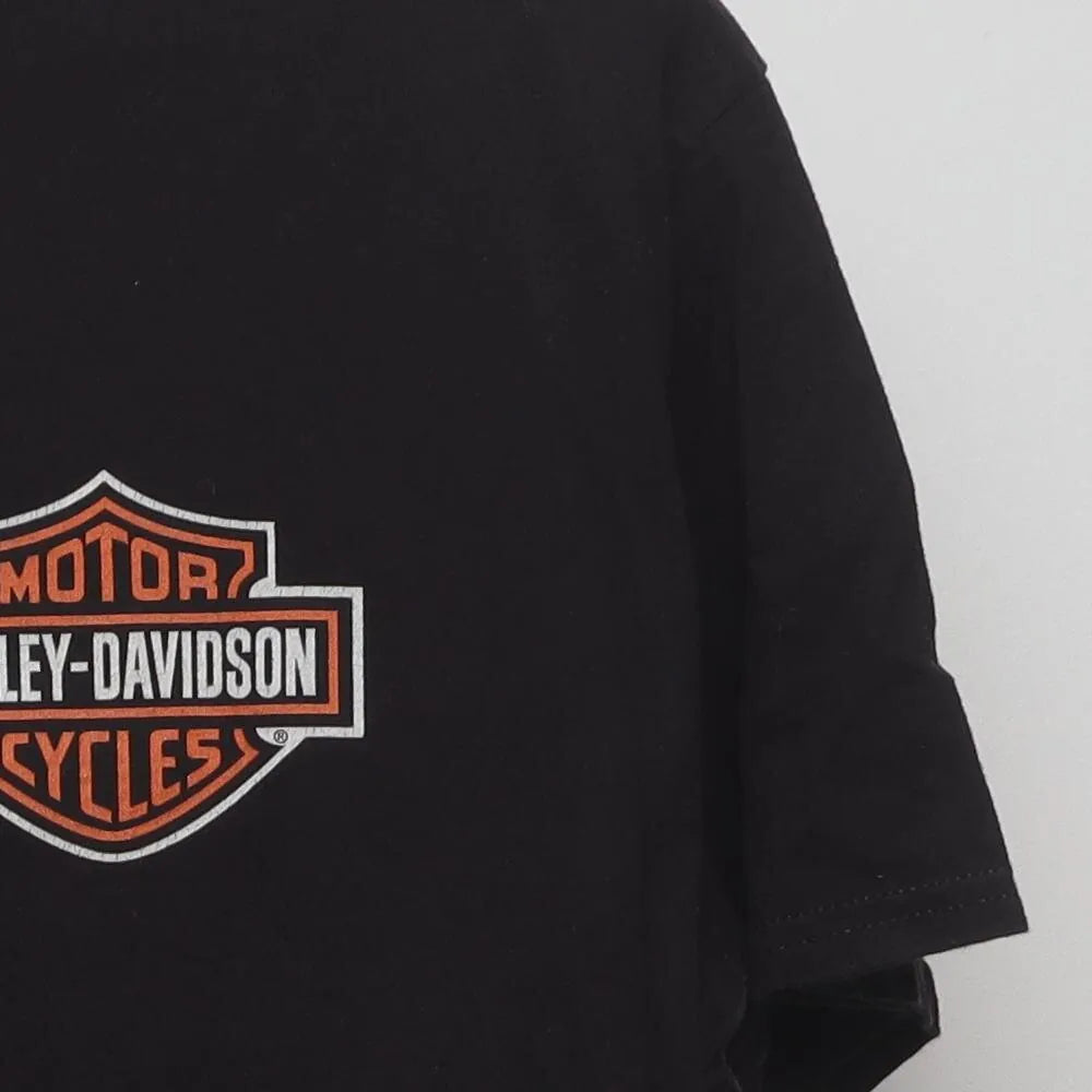 Close-up of the sleeve on the Vintage Y2K Harley-Davidson "Bar & Shield Logo" T-Shirt - M