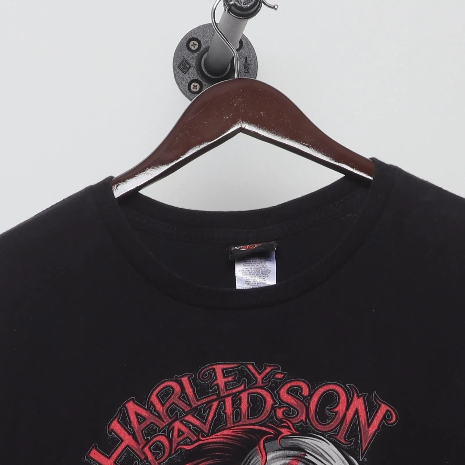 Close-up of the collar and tag on the Vintage Y2K Harley-Davidson "Evil Clown" T-Shirt - XXL