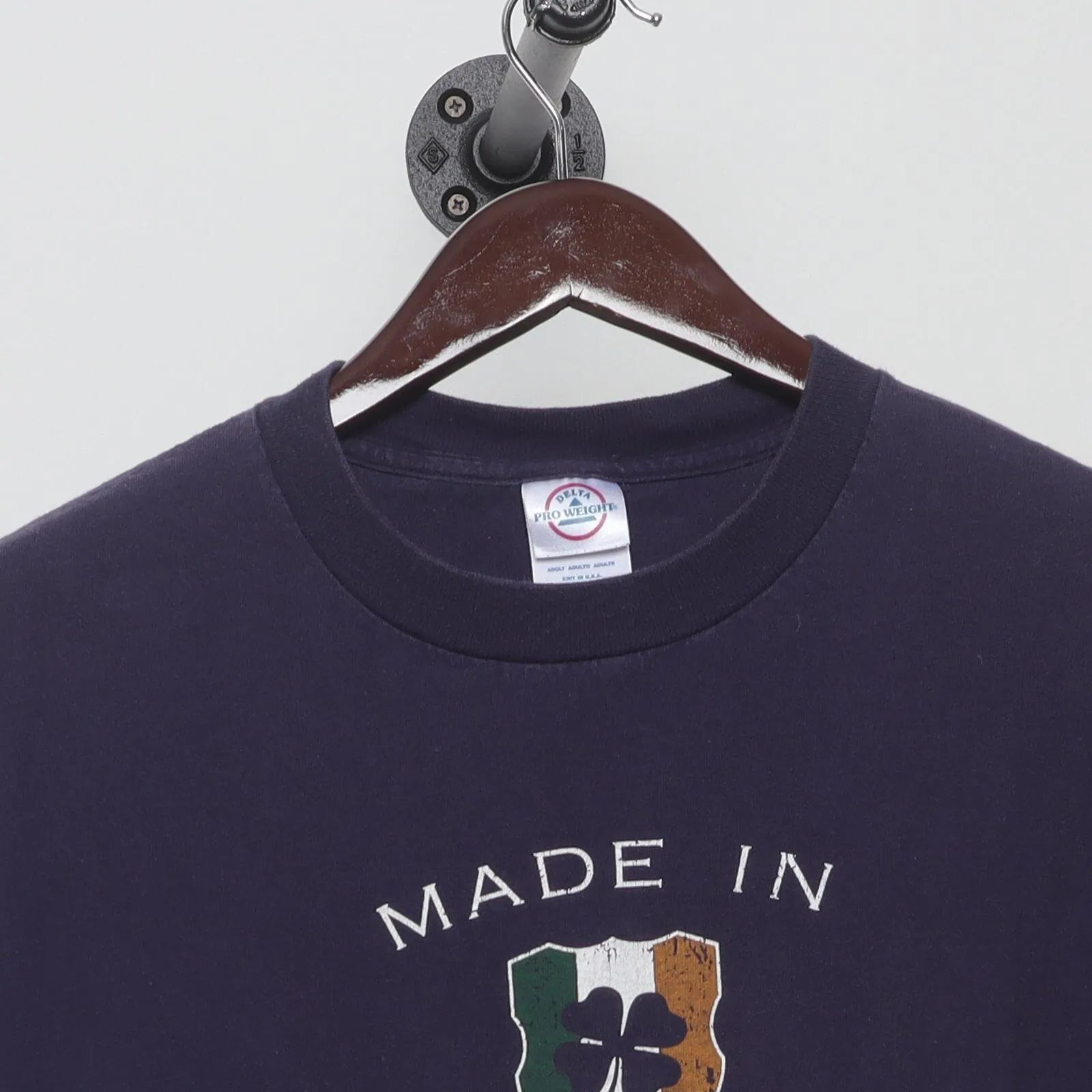 Close-up of the collar and tag on the Vintage Y2K Ireland Souvenir "Made In Ireland" T-Shirt - M