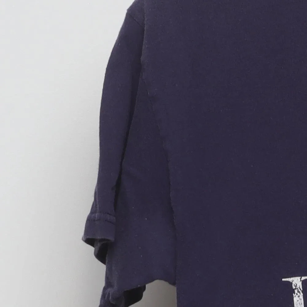 Close-up of the sleeve on the Vintage Y2K Ireland Souvenir "Made In Ireland" T-Shirt - M