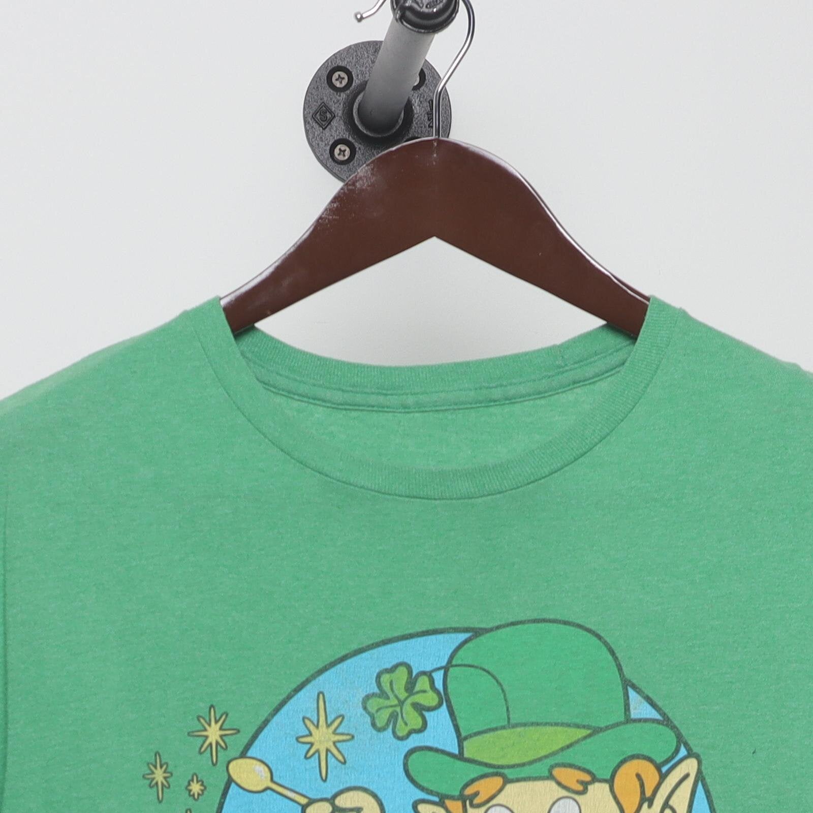 Close-up of the collar and tag on the Vintage Y2K Lucky Charms "Lucky the Leprechaun" T-Shirt - XL
