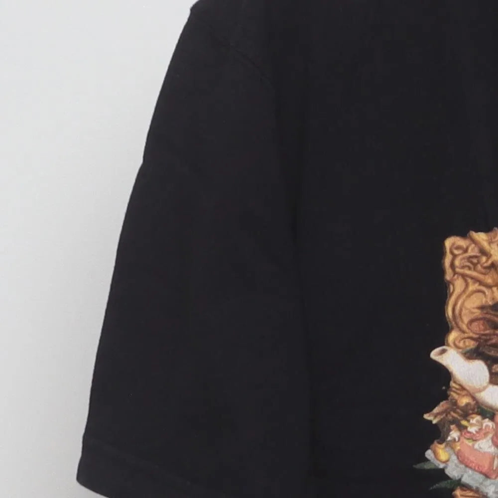 Close-up of the sleeve on the Vintage Y2K Marc Ecko "Lost in Wonderland" T-Shirt - L