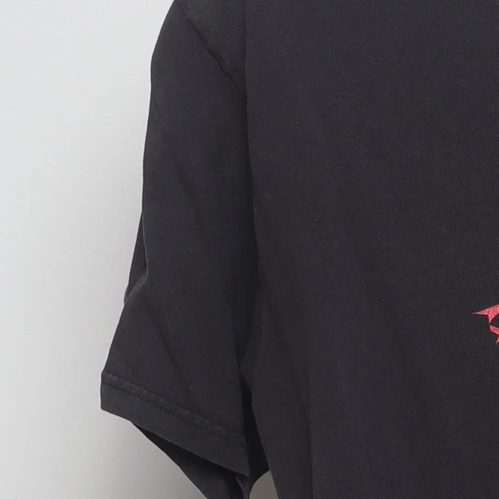 Close-up of the sleeve on the Vintage Y2K Michael Jackson "Thriller Zombie" T-Shirt - M