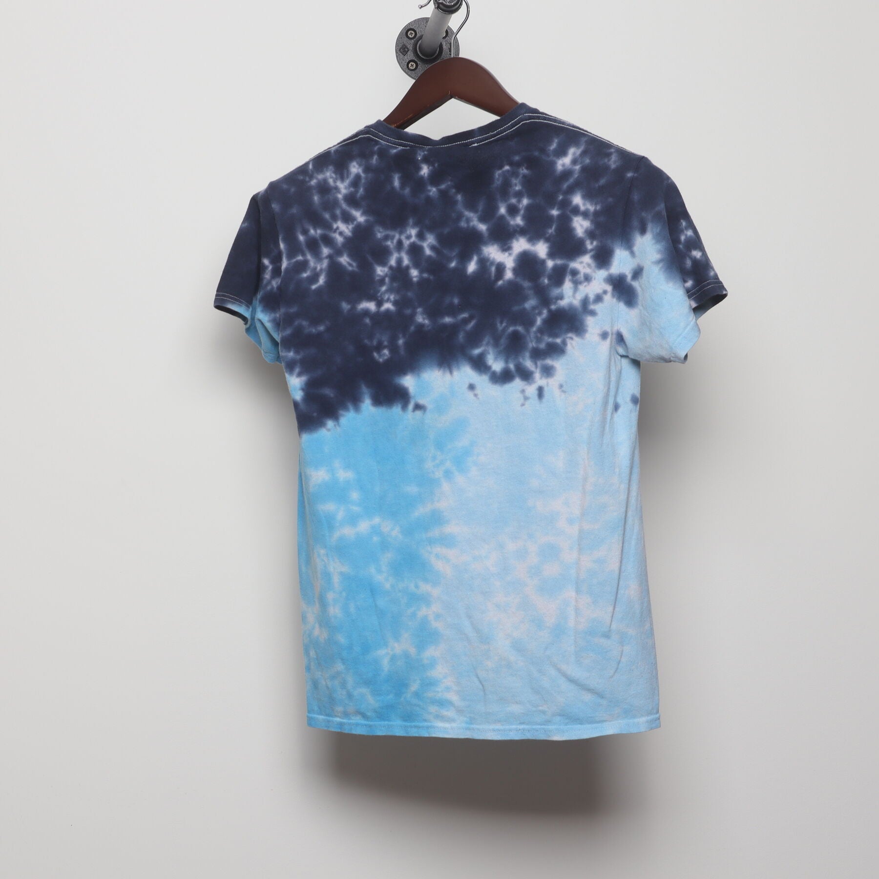 Back view of Vintage Y2K New York Yankees "Tie-Dye Logo" T-Shirt - XS