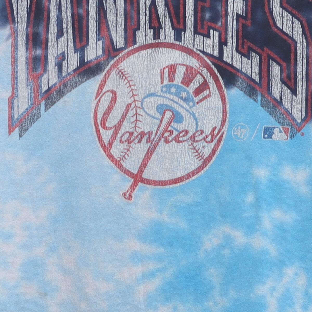 Close-up of the main graphic on the Vintage Y2K New York Yankees "Tie-Dye Logo" T-Shirt - XS