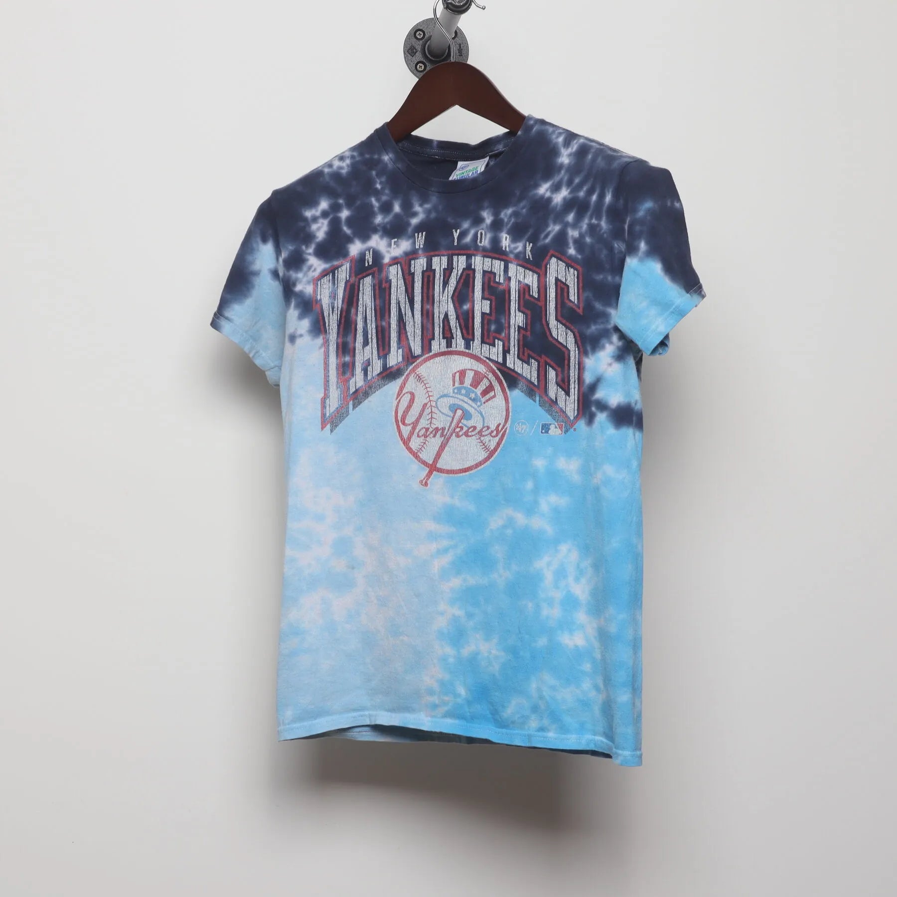 Front view of Vintage Y2K New York Yankees "Tie-Dye Logo" T-Shirt - XS