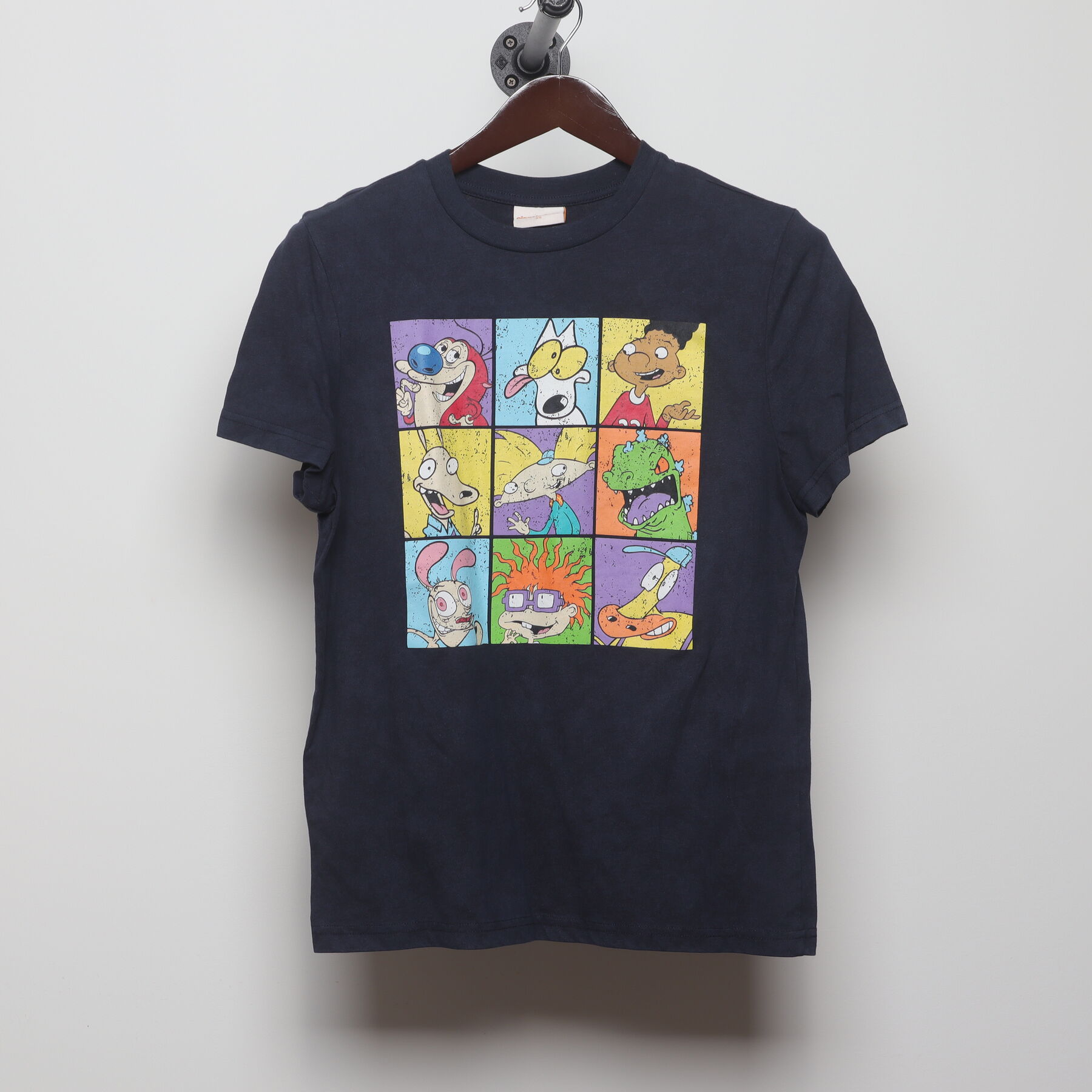Front view of Vintage Y2K Nickelodeon "Nicktoons" T-Shirt - M