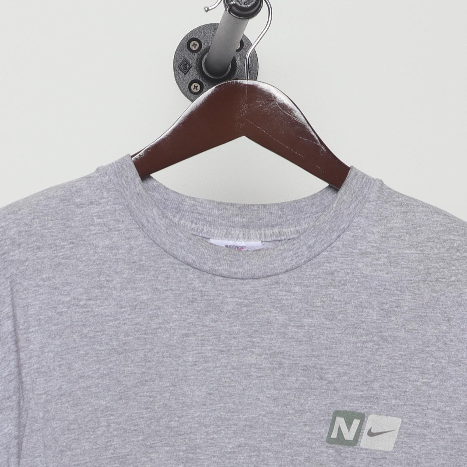 Close-up of the collar and tag on the Vintage Y2K Nike "Athletics Engineered for Performance" T-Shirt - L
