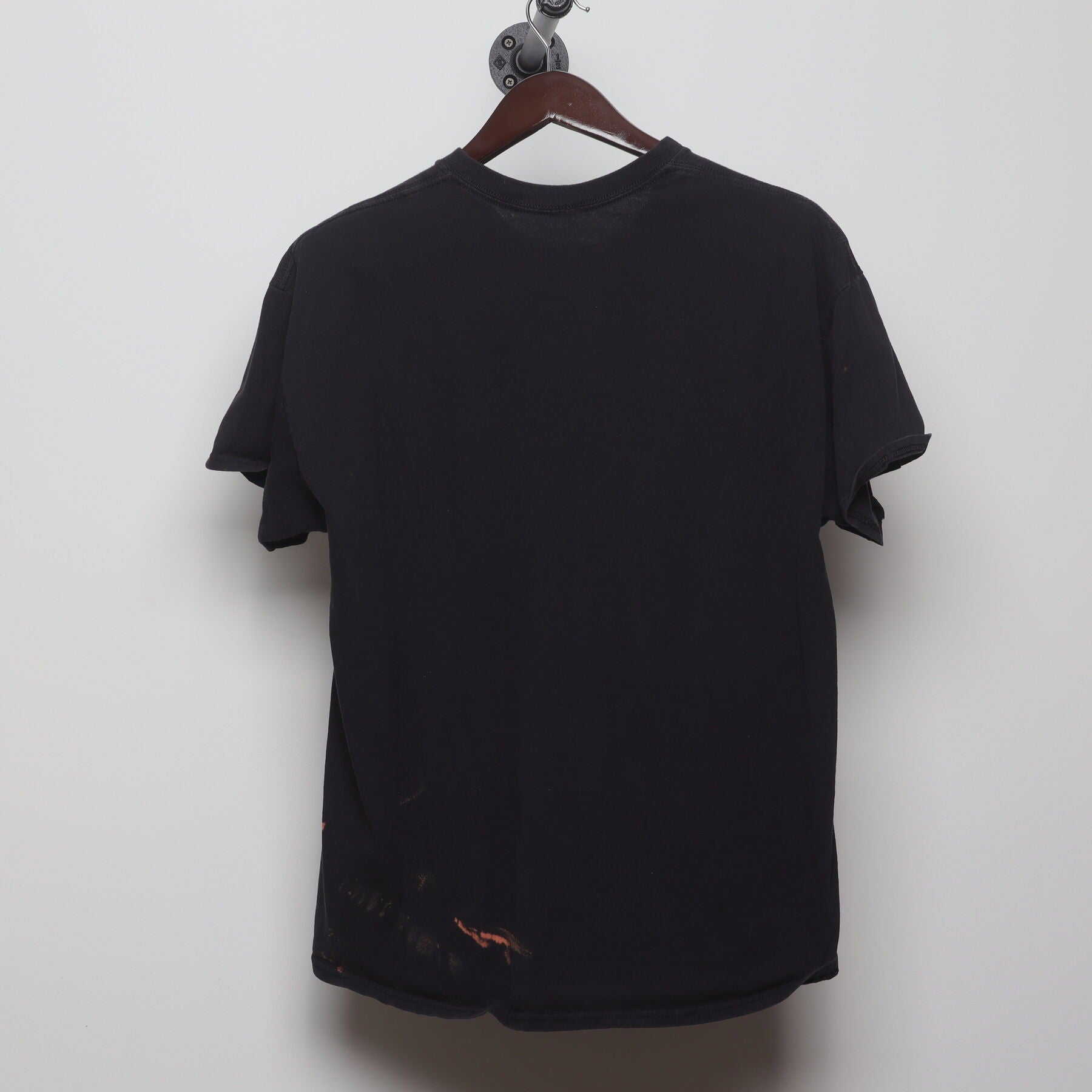 Back view of Vintage Y2K Pink Floyd "The Wall Scream" T-Shirt - L