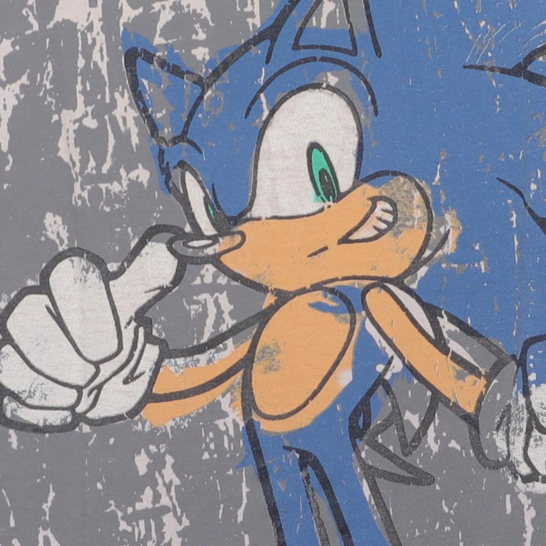 Close-up of the single stitch sleeve on the Vintage Y2K Sonic The Hedgehog "Grunge Graphic" T-Shirt - M