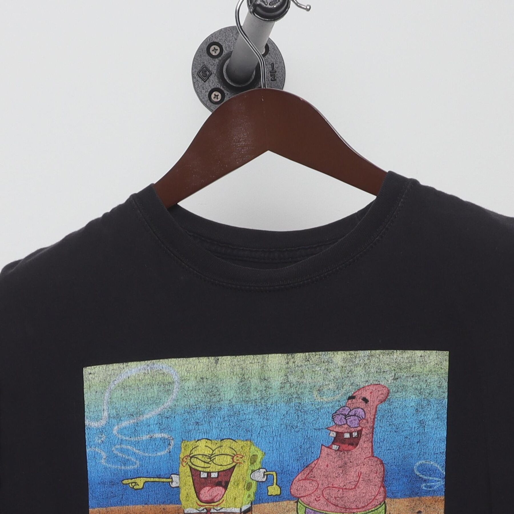 Close-up of the collar and tag on the Vintage Y2K SpongeBob SquarePants "SpongeBob & Patrick" T-Shirt - M
