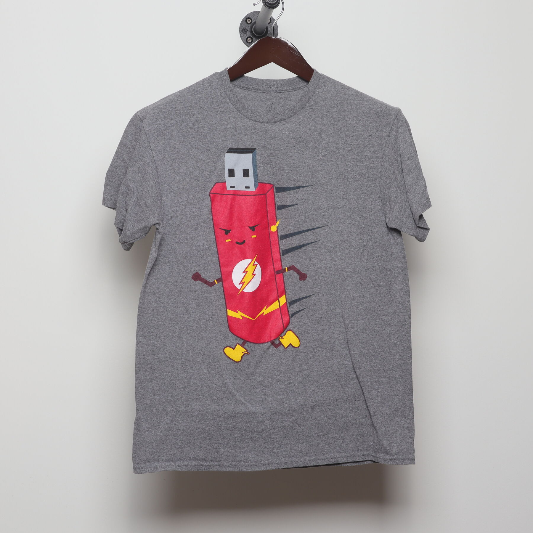 Front view of Vintage Y2K "The Flash Drive" Pun T-Shirt - M