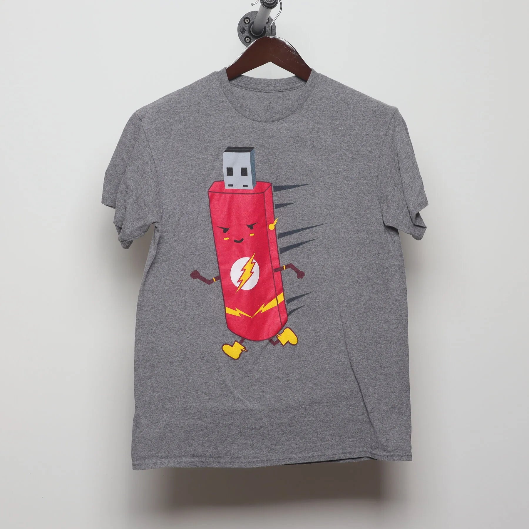 Front view of Vintage Y2K "The Flash Drive" Pun T-Shirt - M