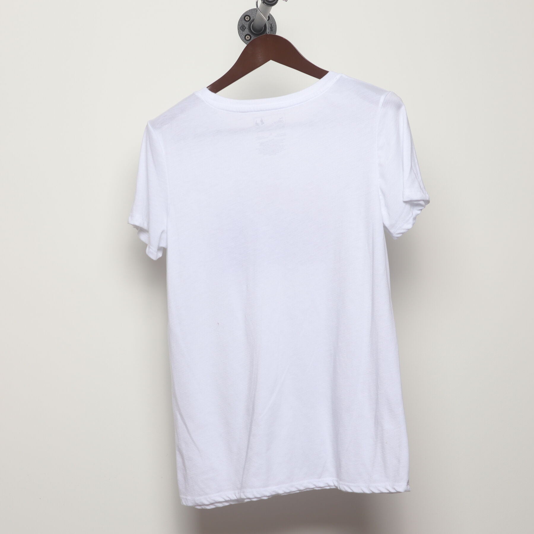 Back view of Vintage Y2K The Office "Cast Photo" T-Shirt - S