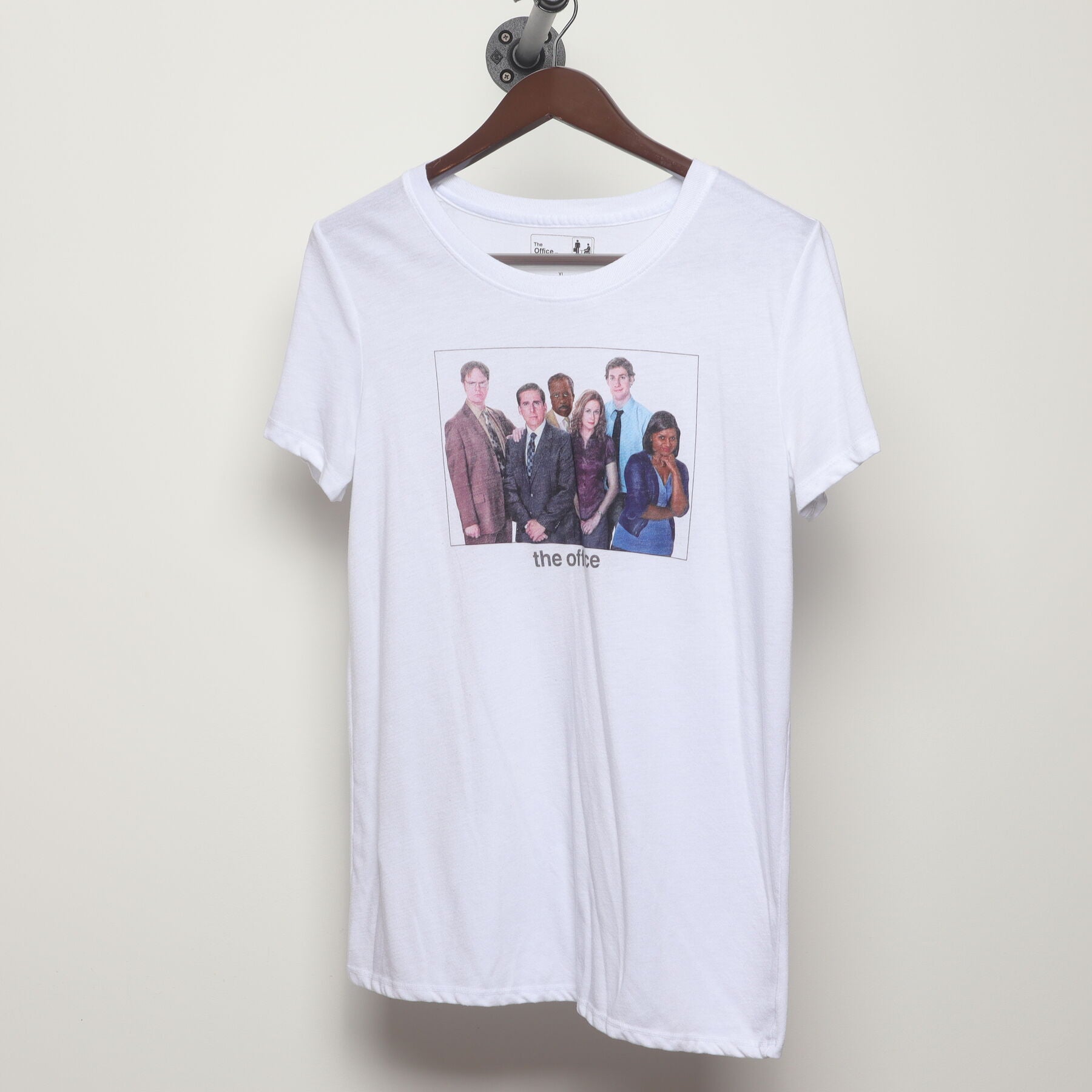 Front view of Vintage Y2K The Office "Cast Photo" T-Shirt - S