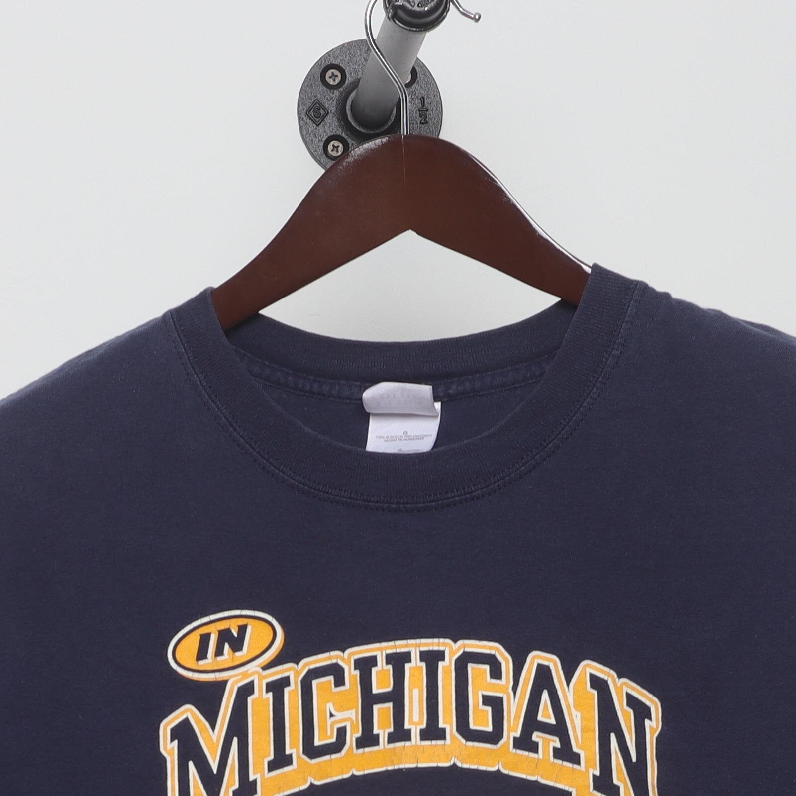 Close-up of the collar and tag on the Vintage Y2K University of Michigan "Dynasty vs Wanna-Be" T-Shirt - L