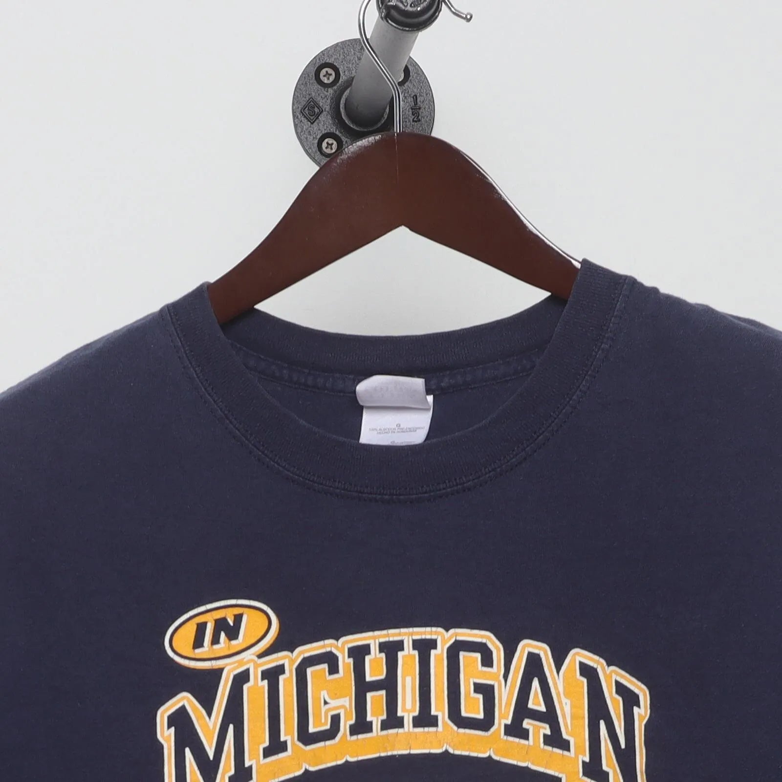 Close-up of the collar and tag on the Vintage Y2K University of Michigan "Dynasty vs Wanna-Be" T-Shirt - L