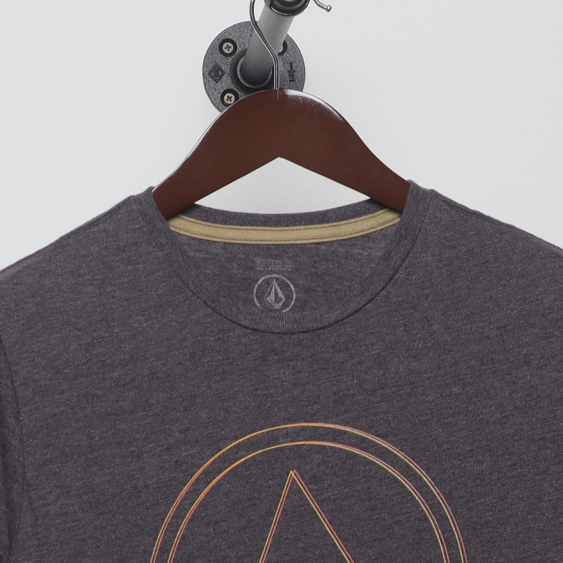 Close-up of the collar and tag on the Vintage Y2K Volcom "Stone Logo" T-Shirt - S