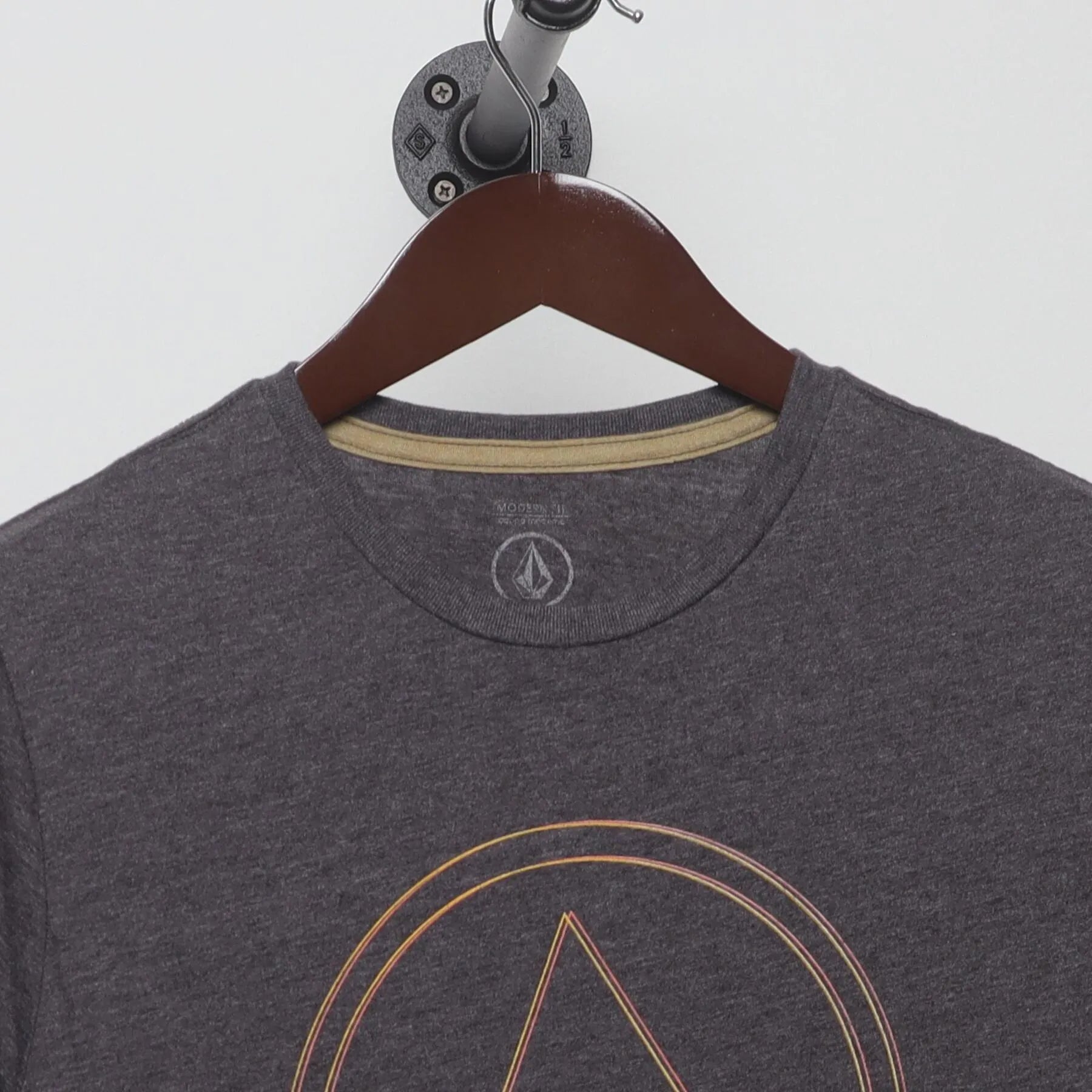 Close-up of the collar and tag on the Vintage Y2K Volcom "Stone Logo" T-Shirt - S